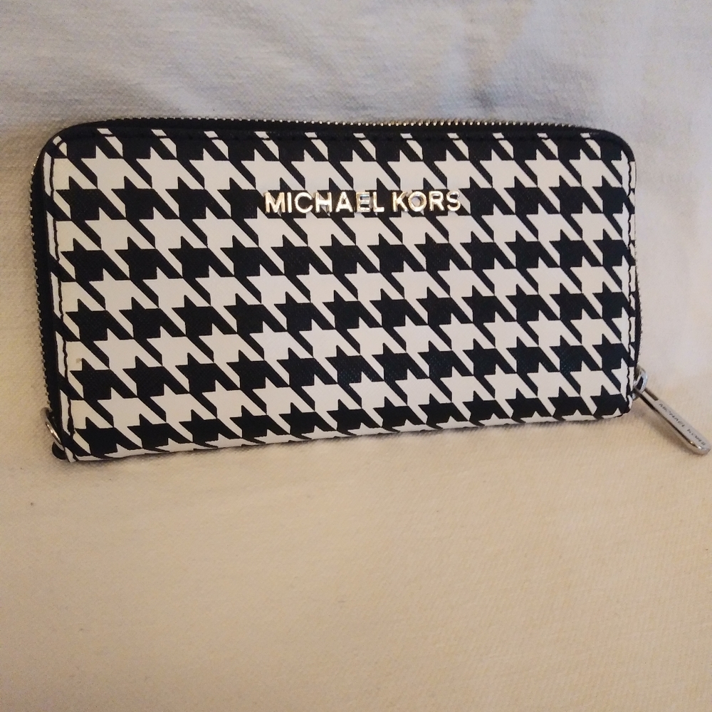 Michael Kors Houndstooth Wallet